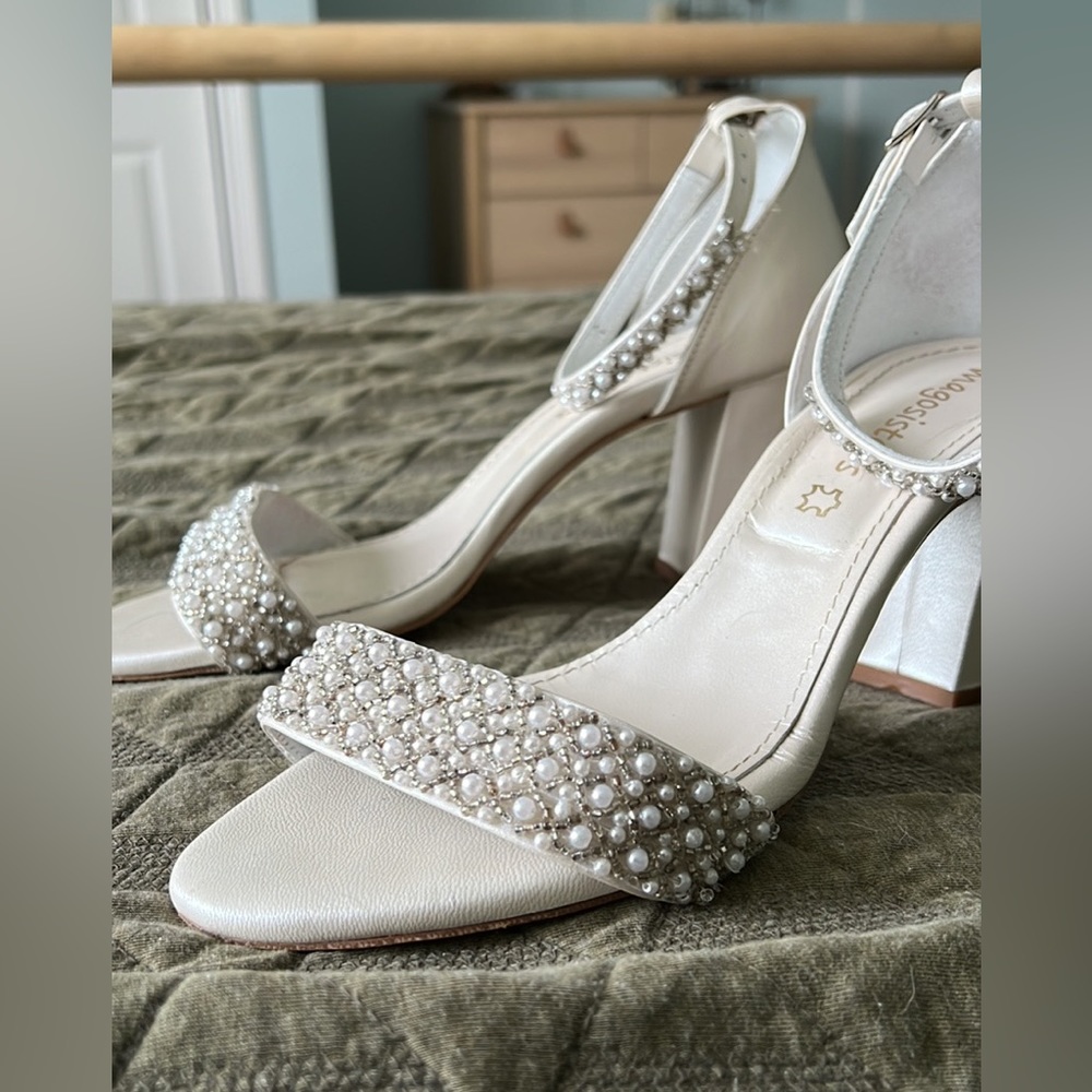 Pearl wedding shoes